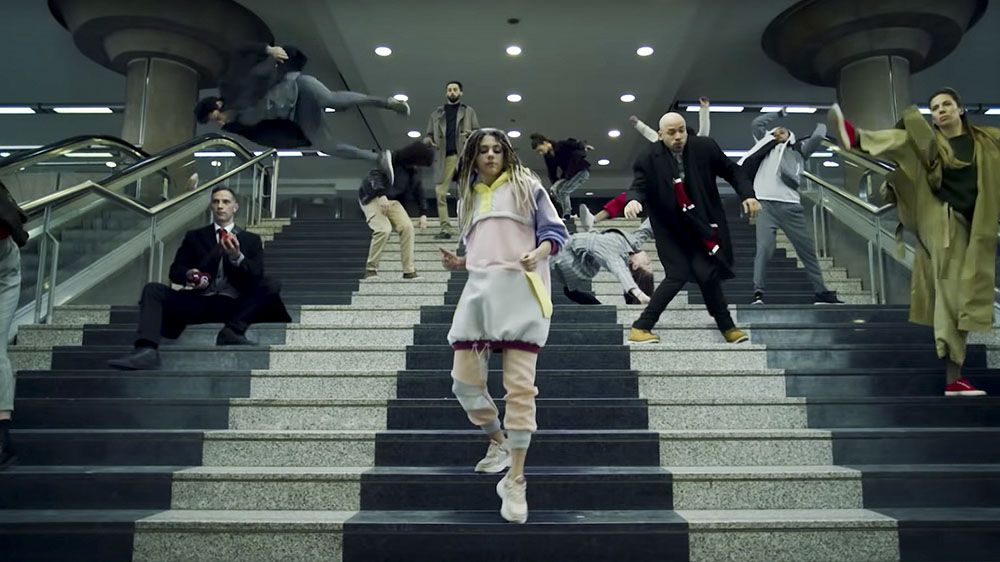Бельгийский оператор связи выпустил ремейк культового клипа Bomfunk MC's — Freestyler Бельгийский оператор связи выпустил ремейк культового клипа Bomfunk MC's — Freestyler