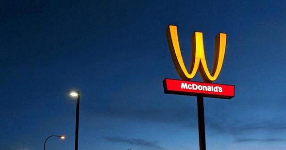 McDonald’s на один день изменил собственный знак ради женщин