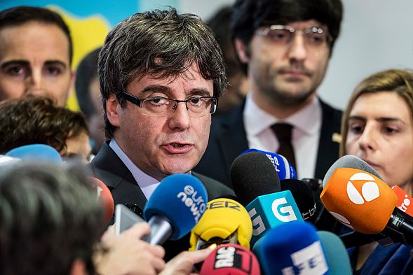 Испания потребовала выдачи беглого руководителя Каталонии Пучдемона